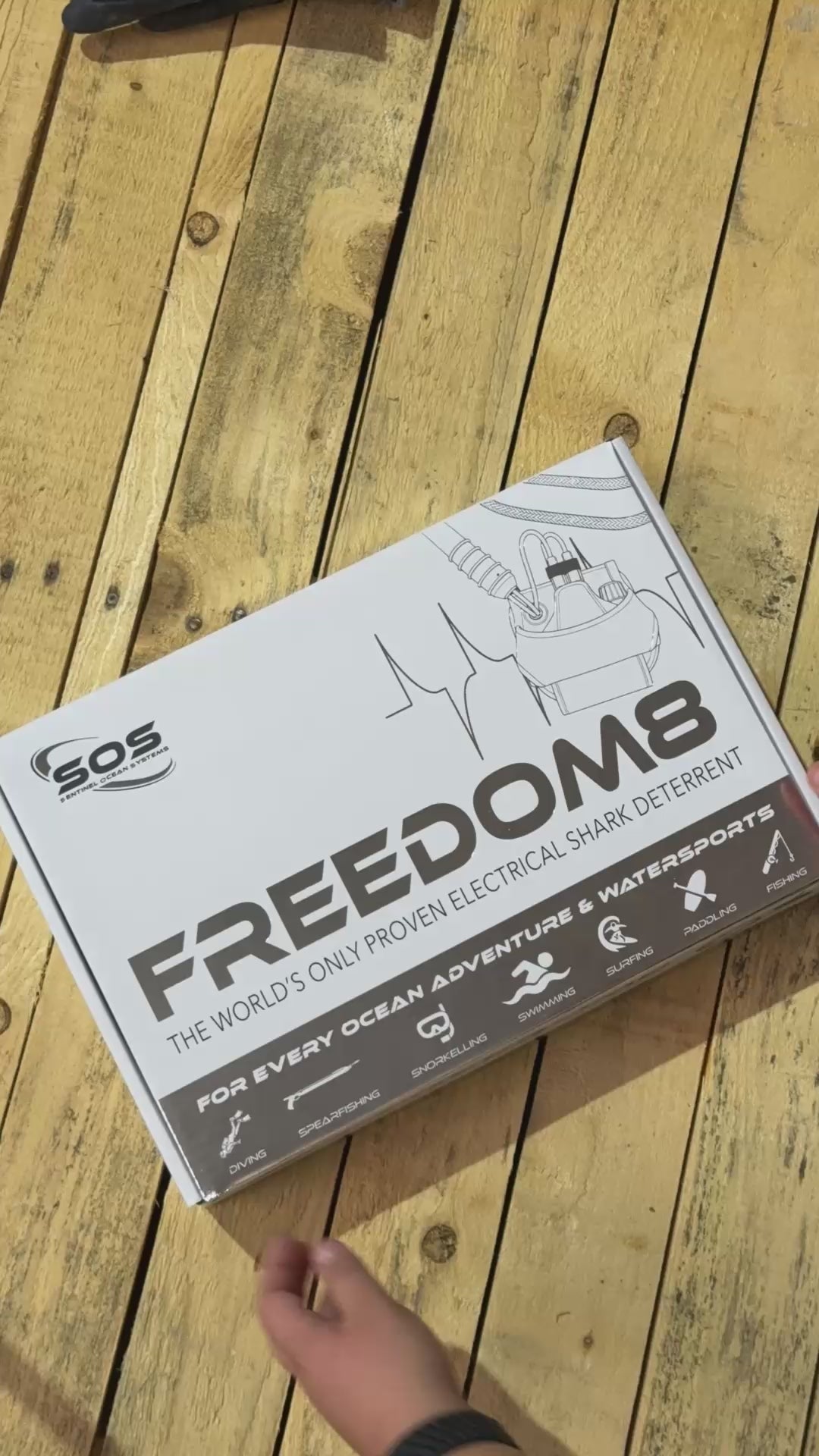 freedom8-shark-deterrent-whats-in-the-box